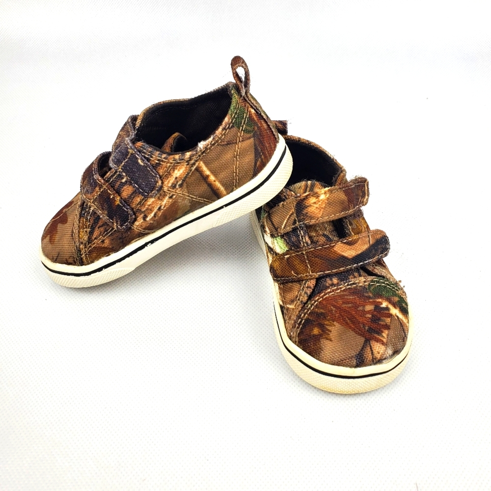 Realtree Camoflauge Toddler Shoes Size 4